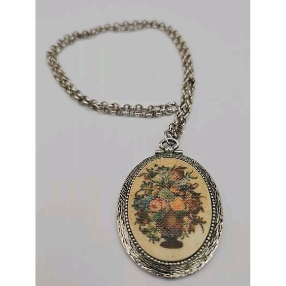 vintage signed sarah coventry cross-stitch print‎ flower pendant necklace - Picture 1 of 4